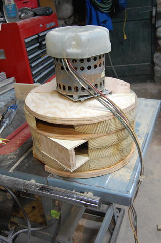 Air goes into the lower inlet, and emerges just above. Full vacuum